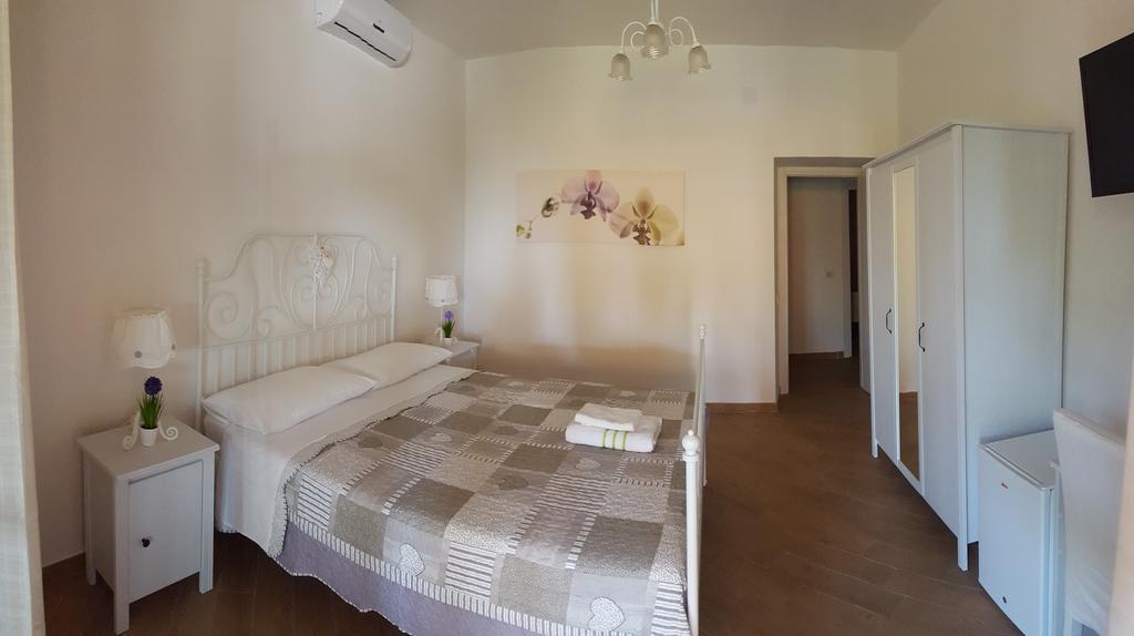 צ'יוויטווקיה Bed And Breakfast La Corte Degli Ulivi חדר תמונה